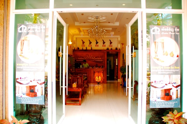 カンボジアの旅　プノンペンにあるホテル「Green Centre Point Inn」が良い感じ